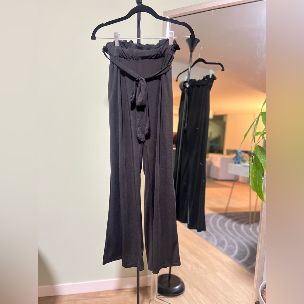 Stretchy Black Wide Legged Pants - M